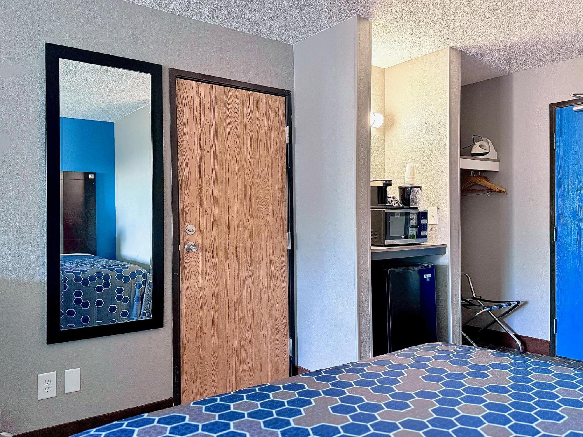 American Inn Cedar Rapids South ภายนอก รูปภาพ